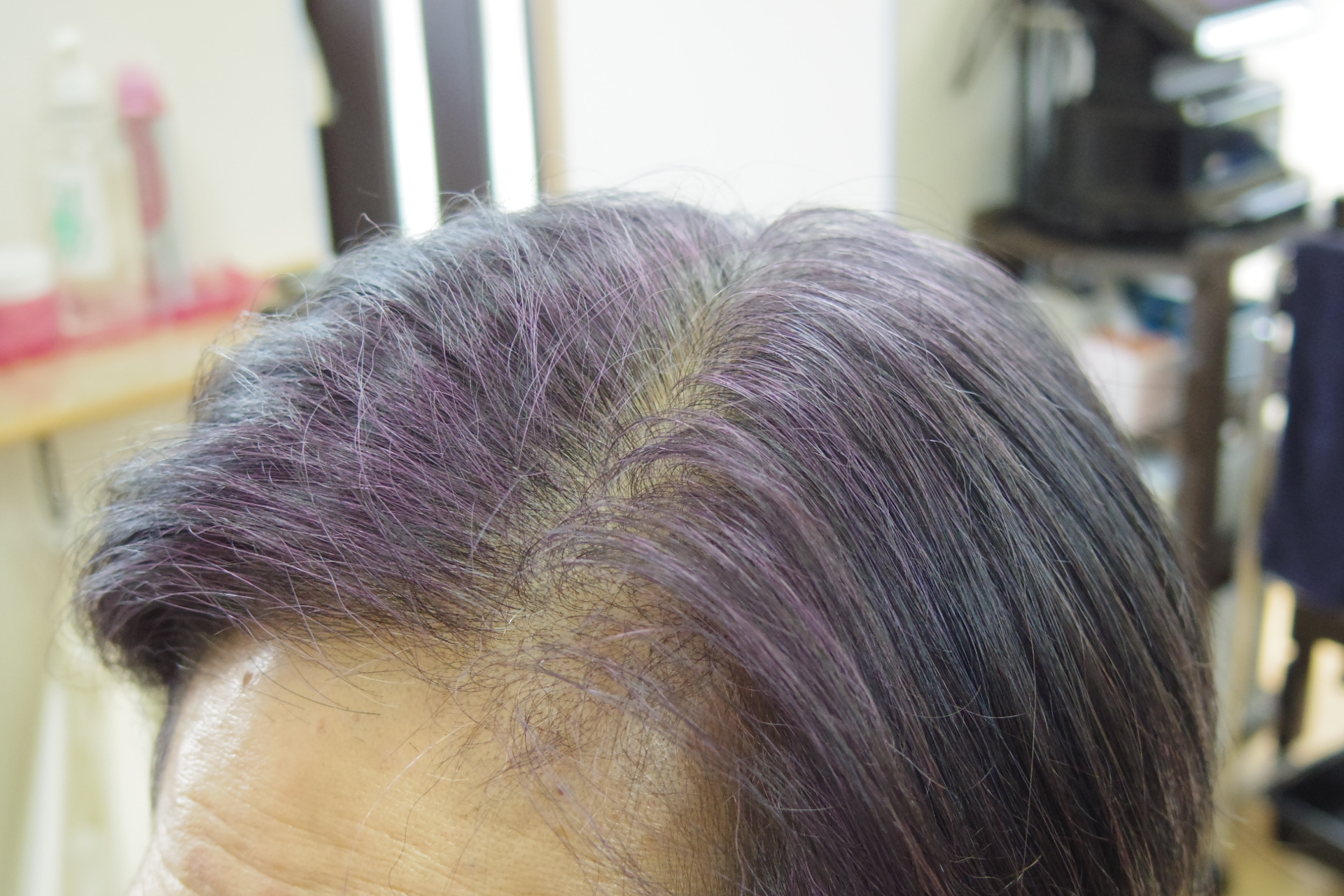 インディゴを使った白髪染めで紫色 赤 っぽくなる問題の解決法 ヘナのお悩み相談室