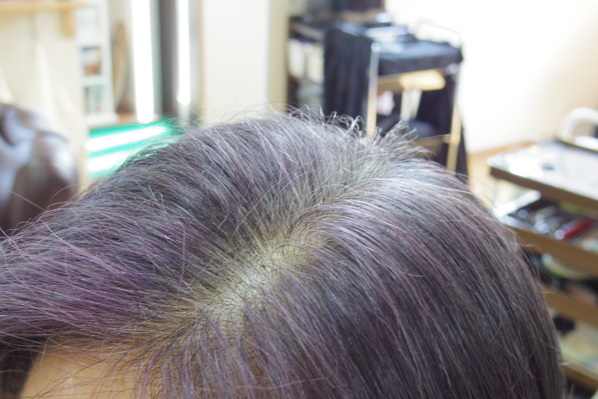 インディゴで白髪を染めるとたまに紫色になる問題 解決方法は ヘナのお悩み相談室